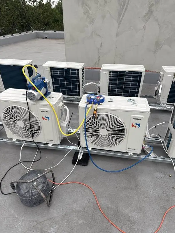 Multi-split Sinclair na dachu budynku - instalacja GETECO Śląsk